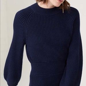 ✨ Club Monaco Women’s Sweater ✨